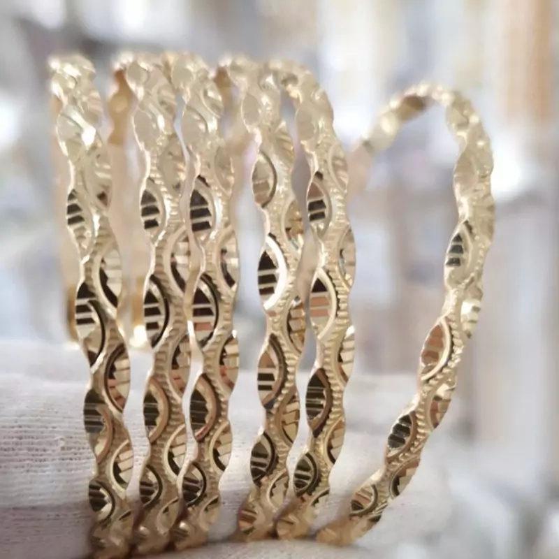 النگو زنانه تراش دار ظریف با طراحی شیک