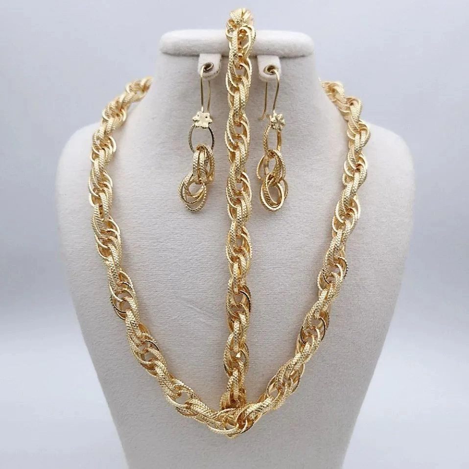 سرویس زنانه برنجی مدل شنل