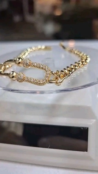 دستبند نیمنگین زنانه با طراحی ظریف