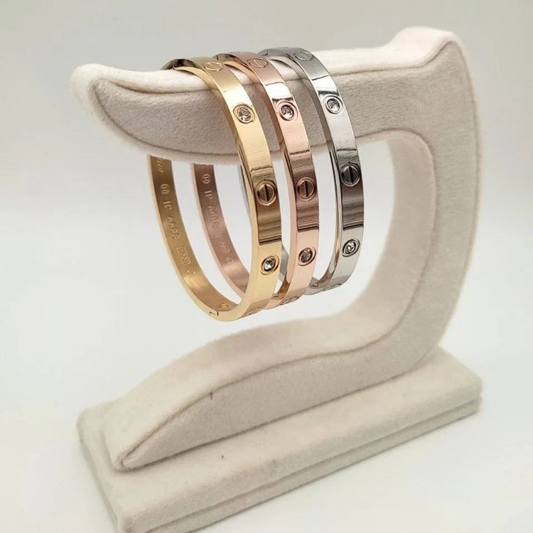 بنگل کارتیر زنانه پک سه عددی با ترکیب رنگهای خاص و طراحی لوکس