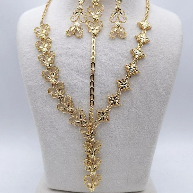 سرویس طرحطلا زنانه با طراحی گلهای ظریف و آویز بلند