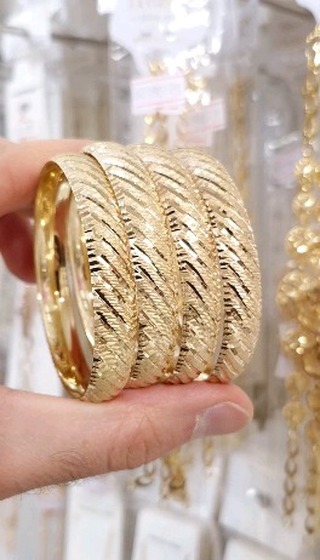 نیم تکپوش زنانه