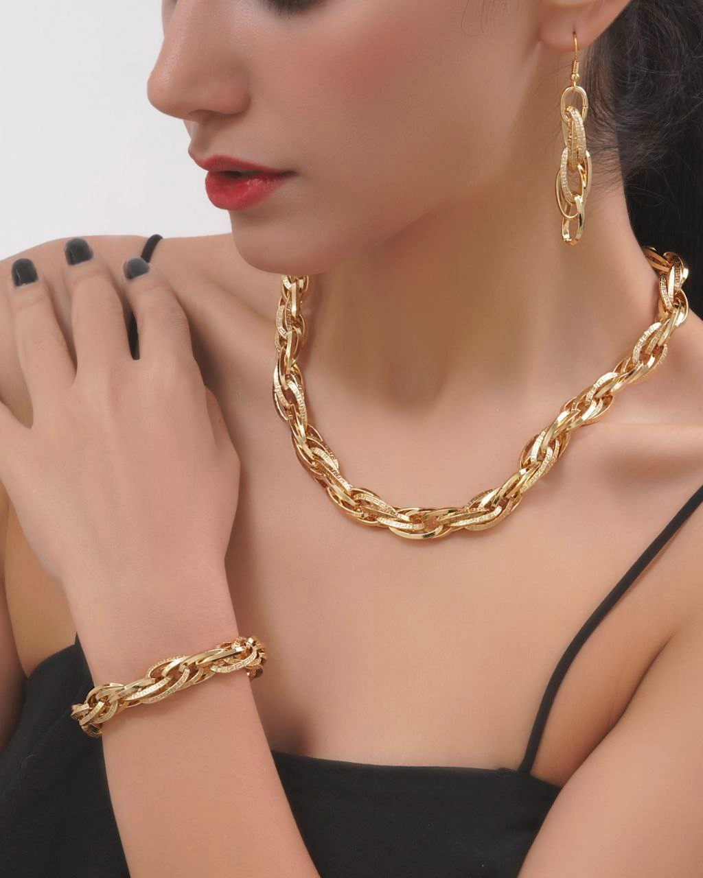 سرویس زنانه طرح طلا مدل شانل با طراحی زنجیر طنابی درشت