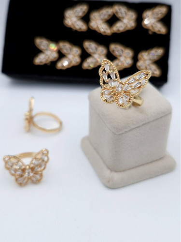 انگشتر پروانه