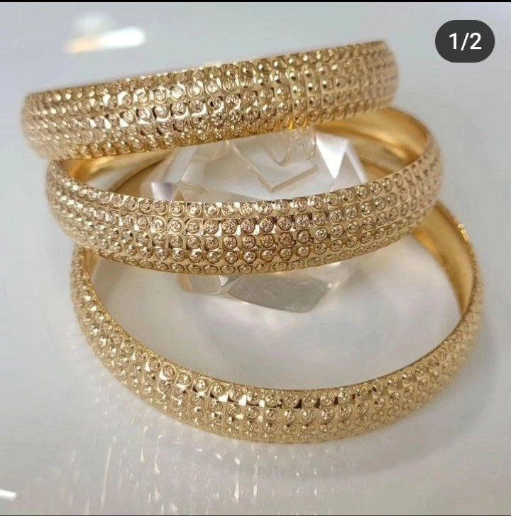 النگو طرح طلایی نقطهای زنانه ۱۰ میلی