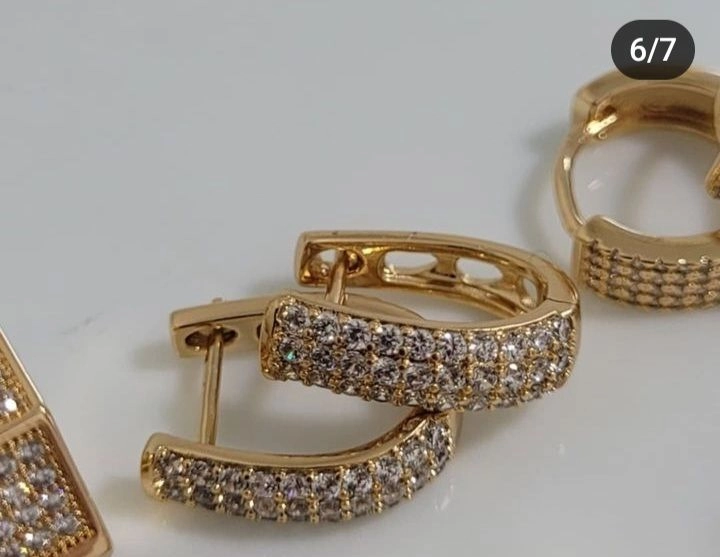 گوشواره نگین دار زنانه