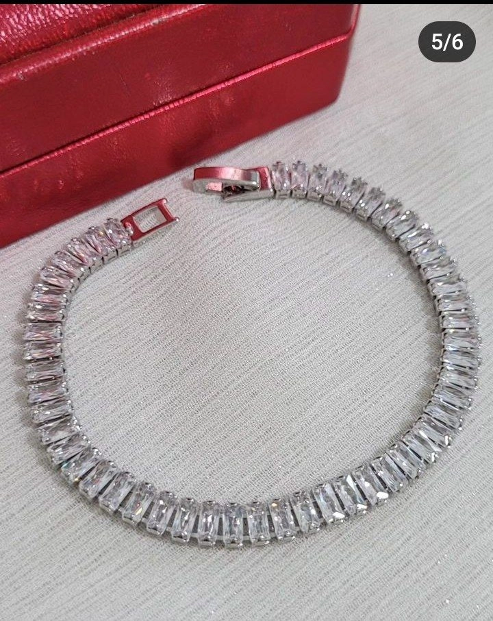 دستبند سنگ دار زنانه