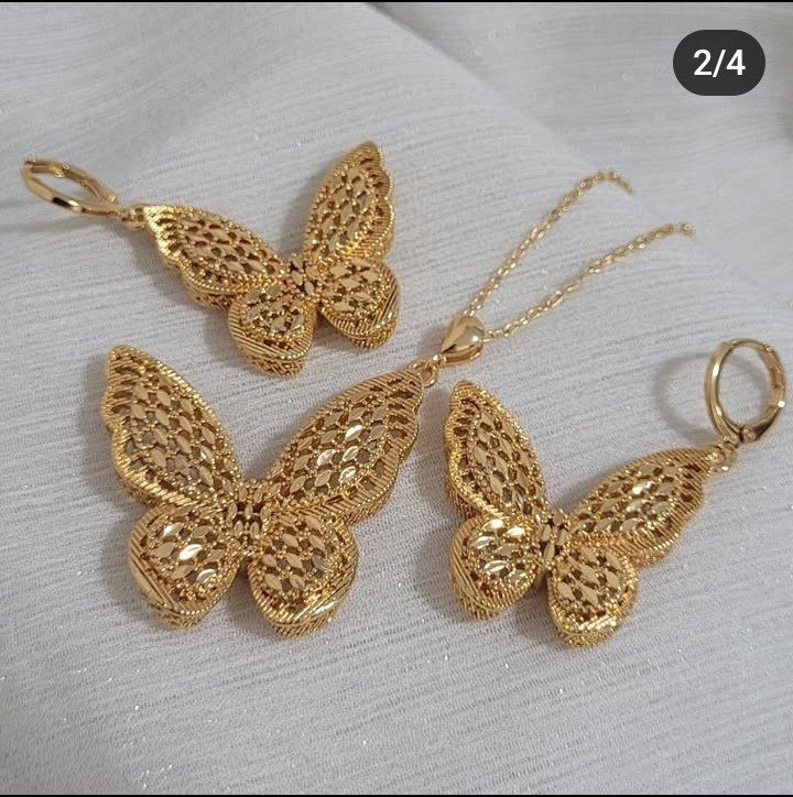نیم ست بدلیجات زنانه طرح پروانه شامل گردنبند و گوشواره