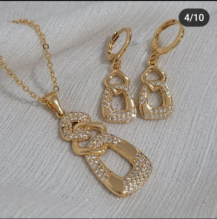 نیم ست زنانه طلاروس با آویز درخشان و گوشواره ست