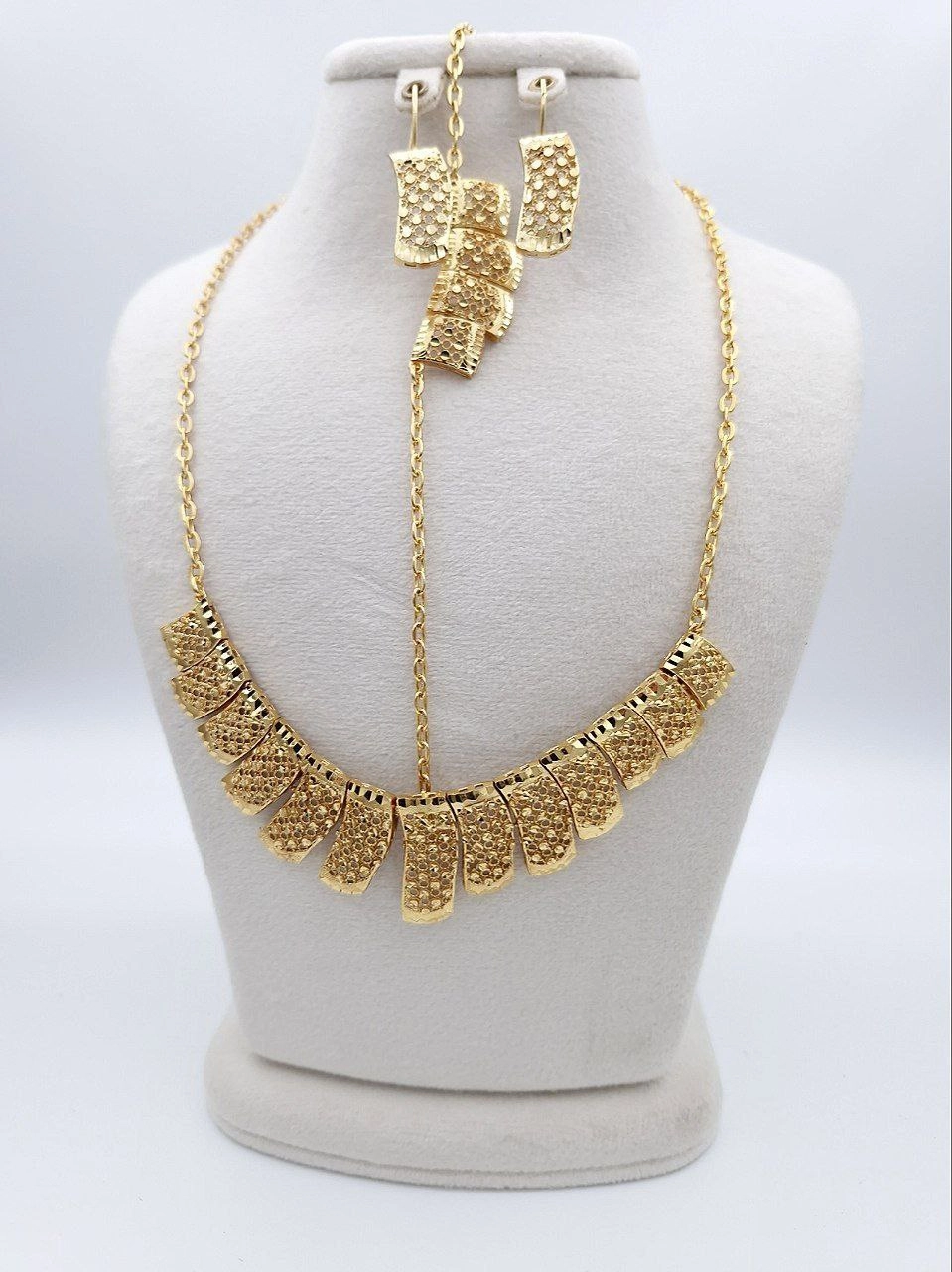 سروس برنجی زنانه