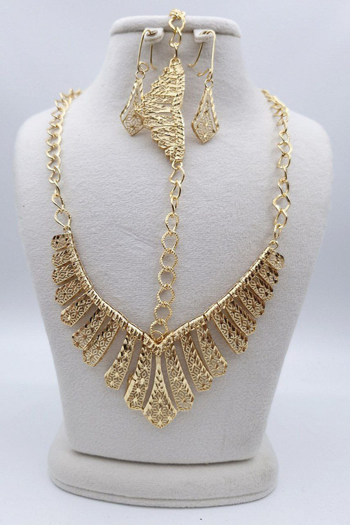 سرویس طرح طلا زنانه با آویز گل ظریف