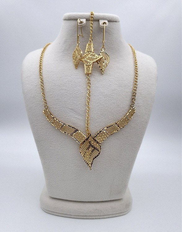 سرویس زنانه طرح طلا گلدار رنگ ثابت