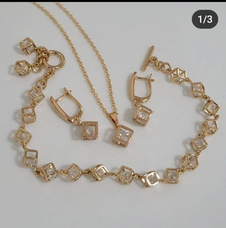نیم ست زنانه طرح طلا ژوپینگ مدل مکعبی شامل گردنبند و گوشواره