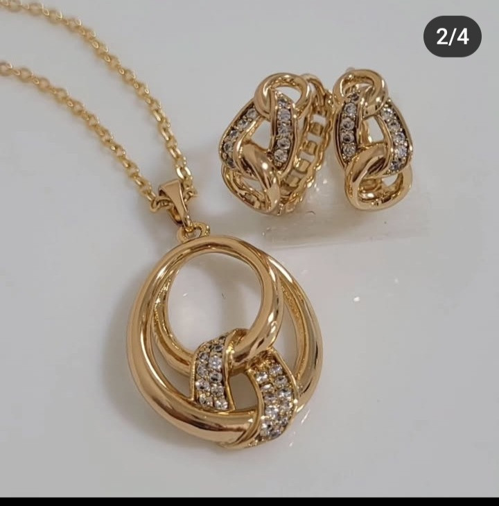 گردنبند ژوپینگ آویز حلقهای نگین دار طلایی