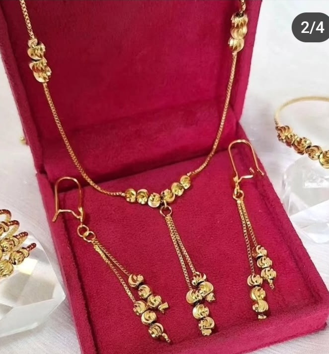نیم ست زنانه طرح طلا آلبرنادو با آویز زنجیری ظریف