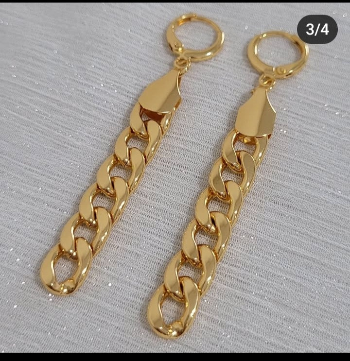 گوشواره زنانه کارتیر آویز زنجیری با حلقه ظریف و طراحی مدرن