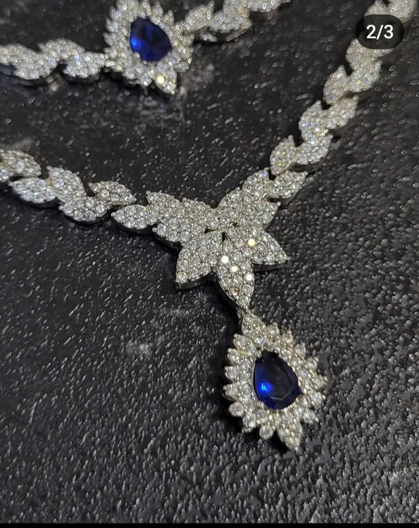 سرویس جواهری زنانه نگین ثابت شامل گردنبند، گوشواره و دستبند شیک