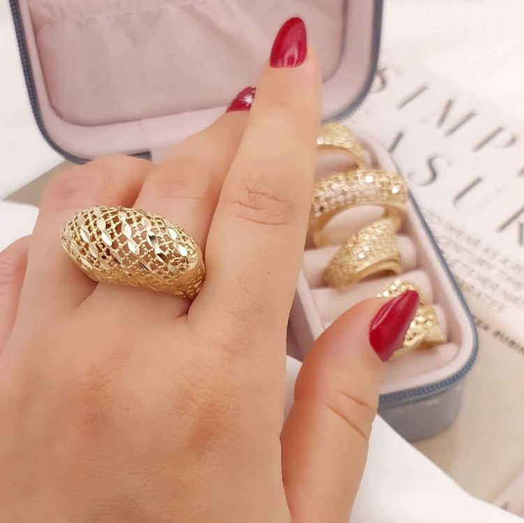 انگشتر زنانه طرح طلا با طراحی بیضیشکل مشبک و درخشش بالا