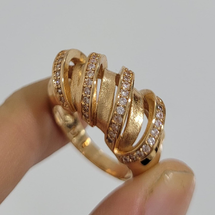 انگشتر زنانه ژوپینگ طرح طلا با حلقههای نگین دار