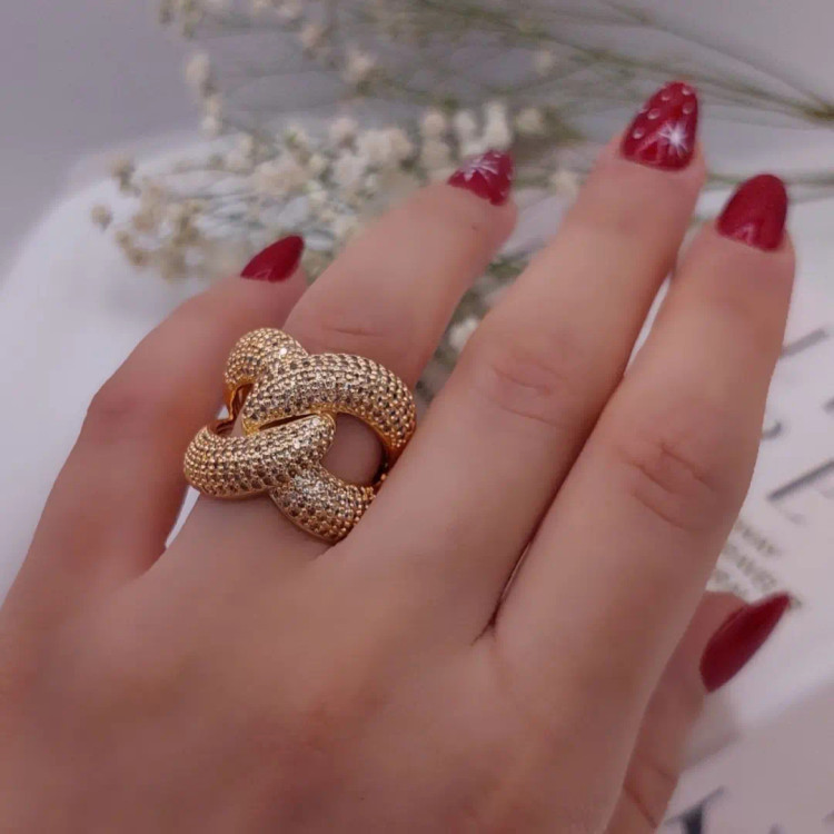 انگشتر زنانه طرح طلا مدل گل نگین دار