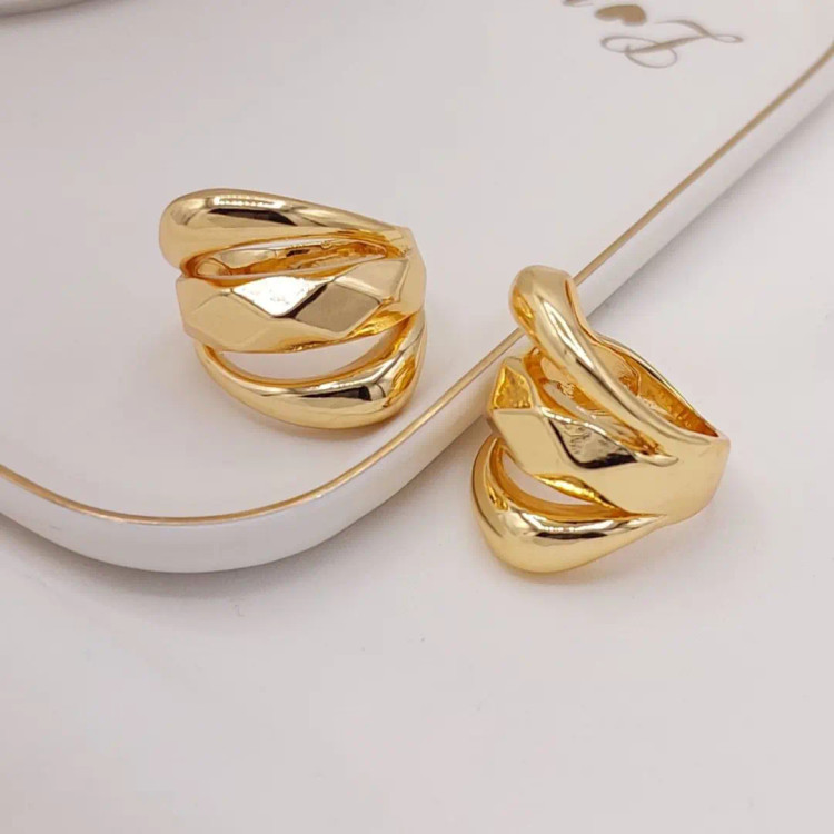 انگشتر زنانه سولیتر طرح طلا با نگین درخشان سایز ۶تا۹