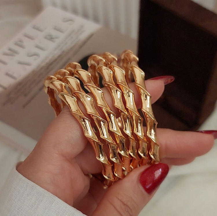 النگو زنانه مدل استخوانی طلایی با فرم زاویهدار – مناسب استایل مجلسی