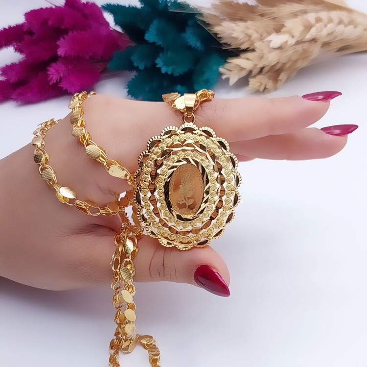گردنبند طرح طلای زنانه