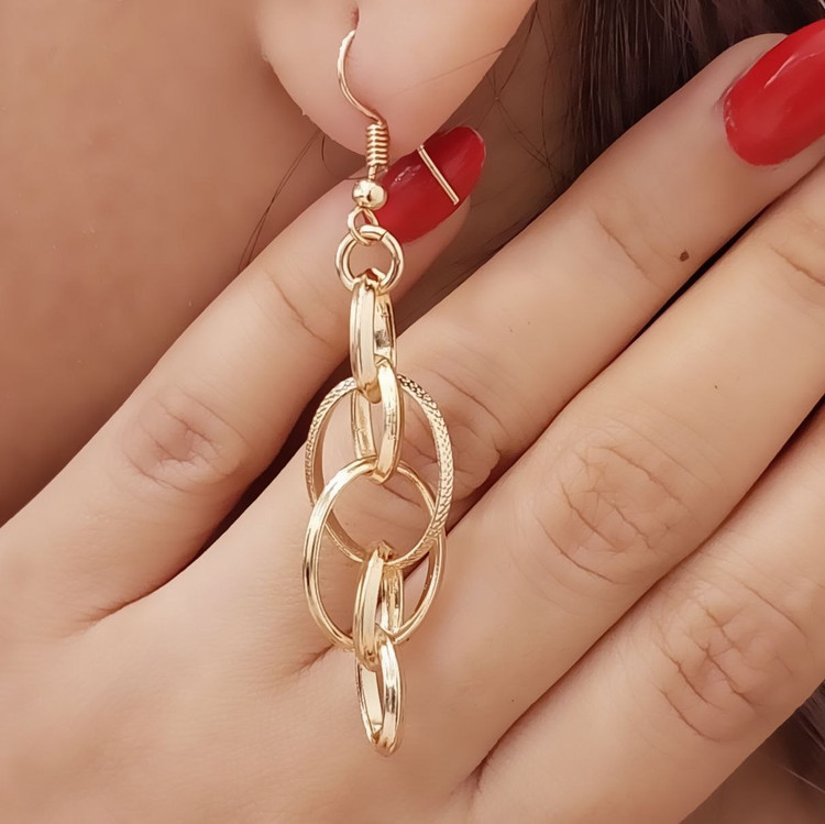 گوشواره آویز زنانه مدل دوپیو با سه حلقه براق طلایی و قلاب ساده مناسب مهمانی