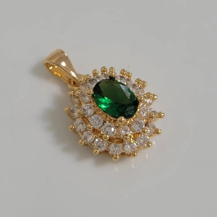 پلاک زنانه نگین سنگی سبز طرح طلا مدل بیضی نگیندار مناسب استایل مجلسی