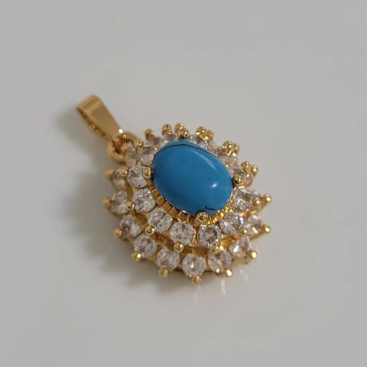 پلاک زنانه نگین سنگی آبی طرح طلا مدل دایره نگیندار مناسب استایل مجلسی