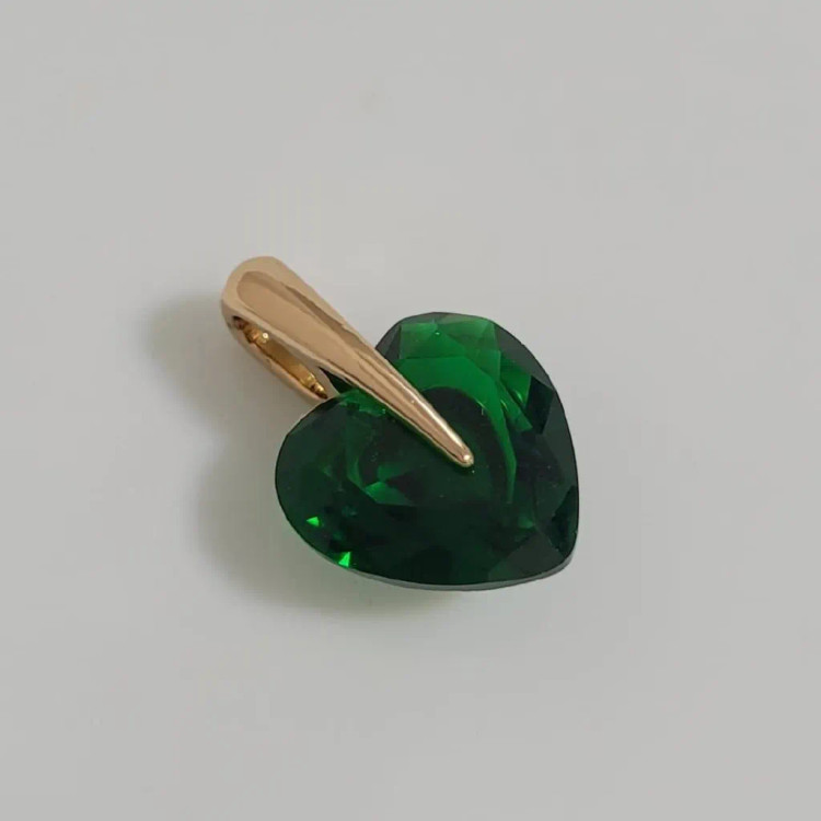 پلاک زنانه نگین سنگی سبز طرح طلا مدل قلبی فانتزی مناسب استایل روزمره