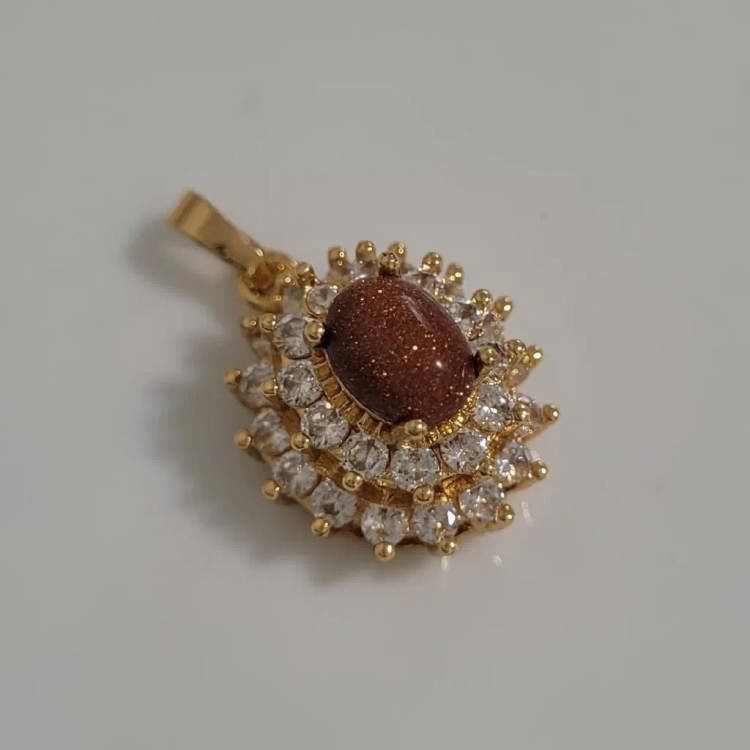 پلاک زنانه نگین سنگی قهوهای طرح طلا مدل بیضی نگیندار مناسب استایل خاص