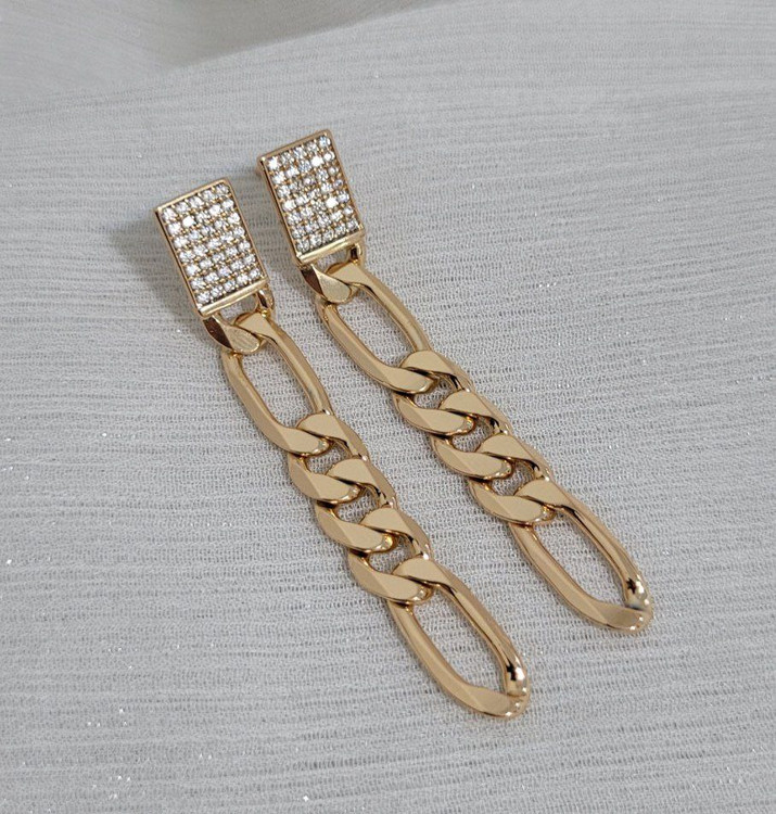 گوشواره آویز زنانه YSX طلایی – زنجیر کارتیر پهن با سرگوشواره نگیندار