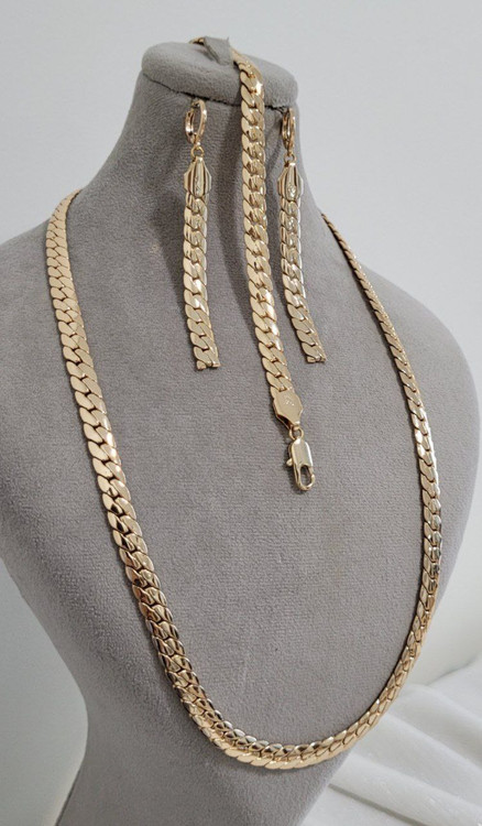 سرویس زنانه طرح طلا مدل کارتیر با زنجیر ضخیم کارتیر و گوشواره زنجیری شیک