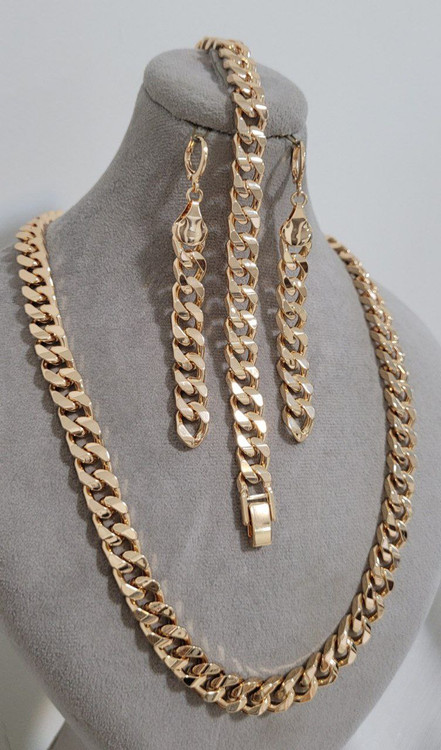 سرویس زنانه طرح طلا مدل کارتیر با زنجیر پهن کارتیر و گوشواره آویز زنجیری