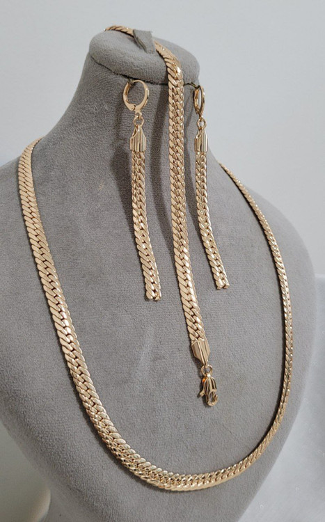 سرویس طرح طلا زنانه مدل کارتیر با زنجیر بافت تخت و گوشواره آویز بلند