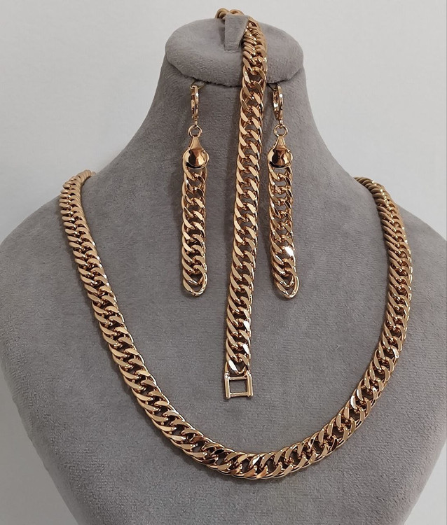 سرویس زنانه طرح طلا کارتیر با زنجیر ضخیم کارتیر و گوشواره آویز توپی