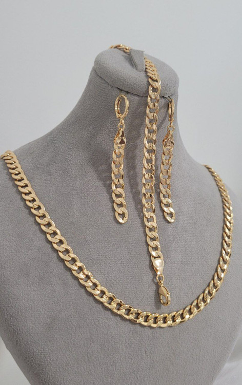 سرویس طرح طلا کارتیر زنانه با زنجیر پهن کارتیر و گوشواره آویز بلند