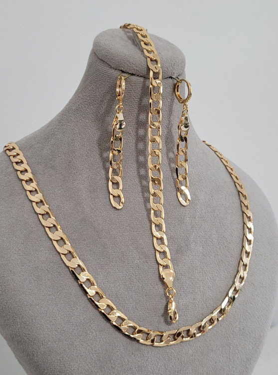 سرویس طرح طلا کارتیر زنانه با زنجیر کارتیر مدرن و گوشواره آویز بلند شیک