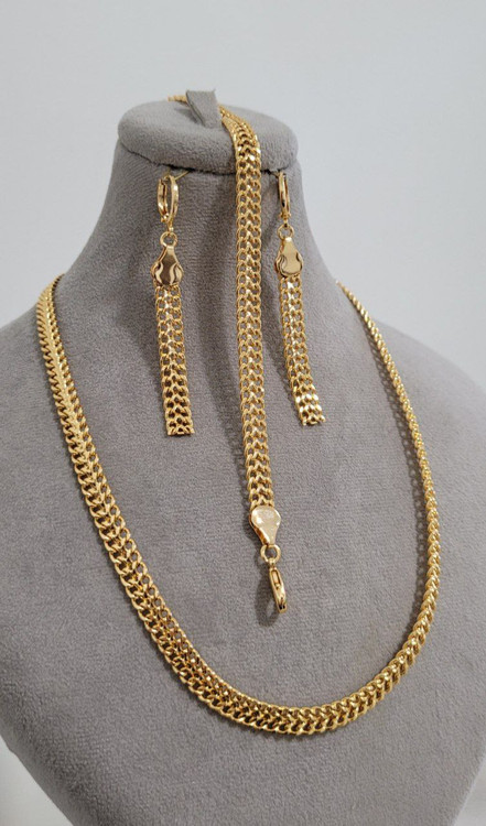 سرویس زنانه کارتیر طرح طلا با زنجیر تخت کارتیر و گوشواره آویز ظریف