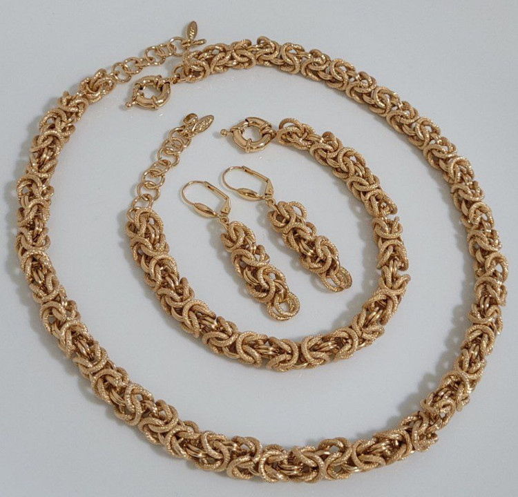 سرویس زنانه طرح طلا مدل شنل با بافت طنابی درخشان و گوشواره ست