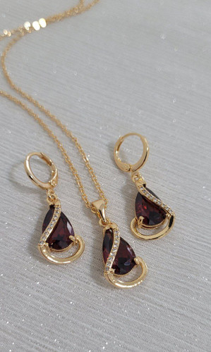 نیمست سنگی زنانه