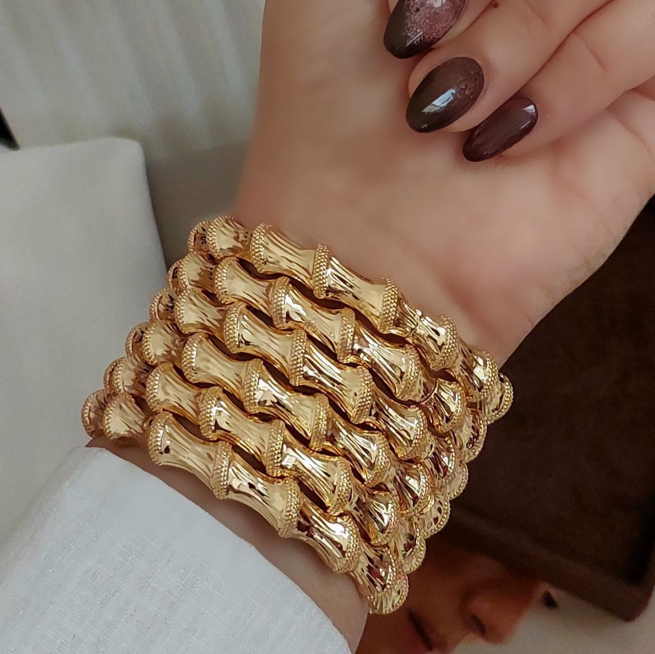 النگو زنانه قفلی طرح طلایی با طراحی اماراتی