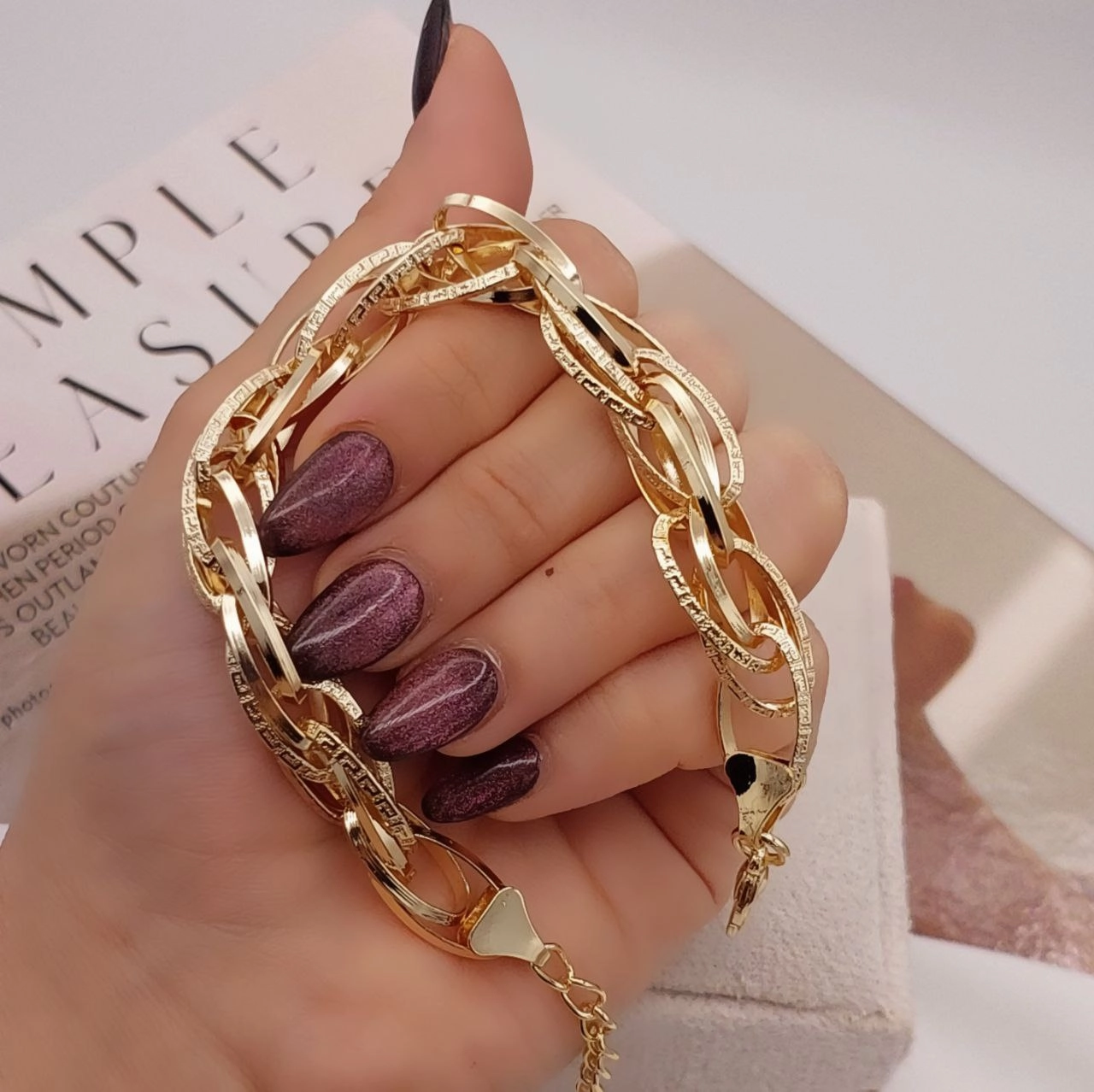 دستبند حلقه ای زنانه