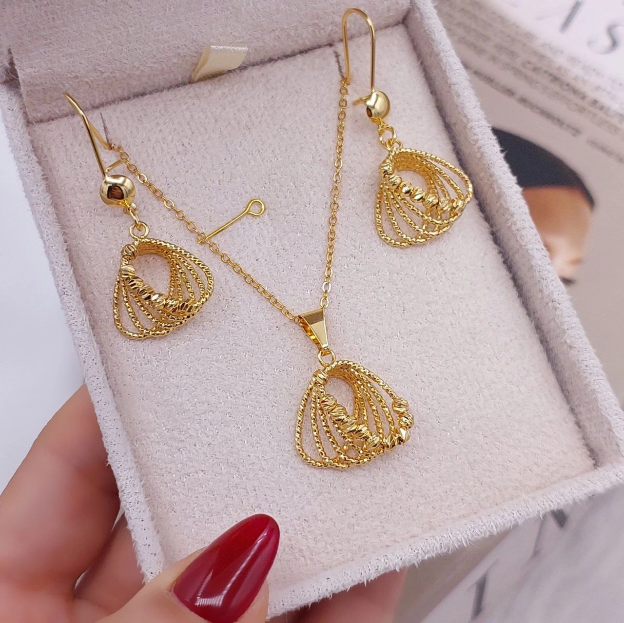 نیمست زنانه