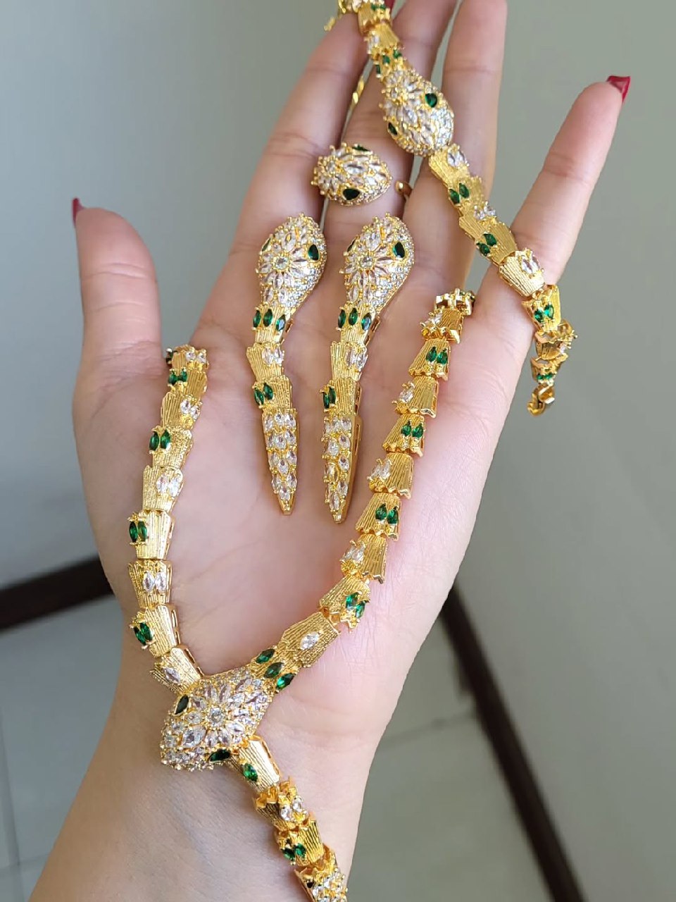 سرویس زنانه