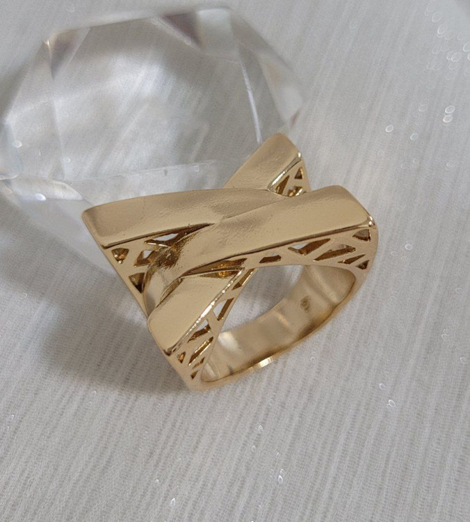 انگشتر طرح طلای زنانه