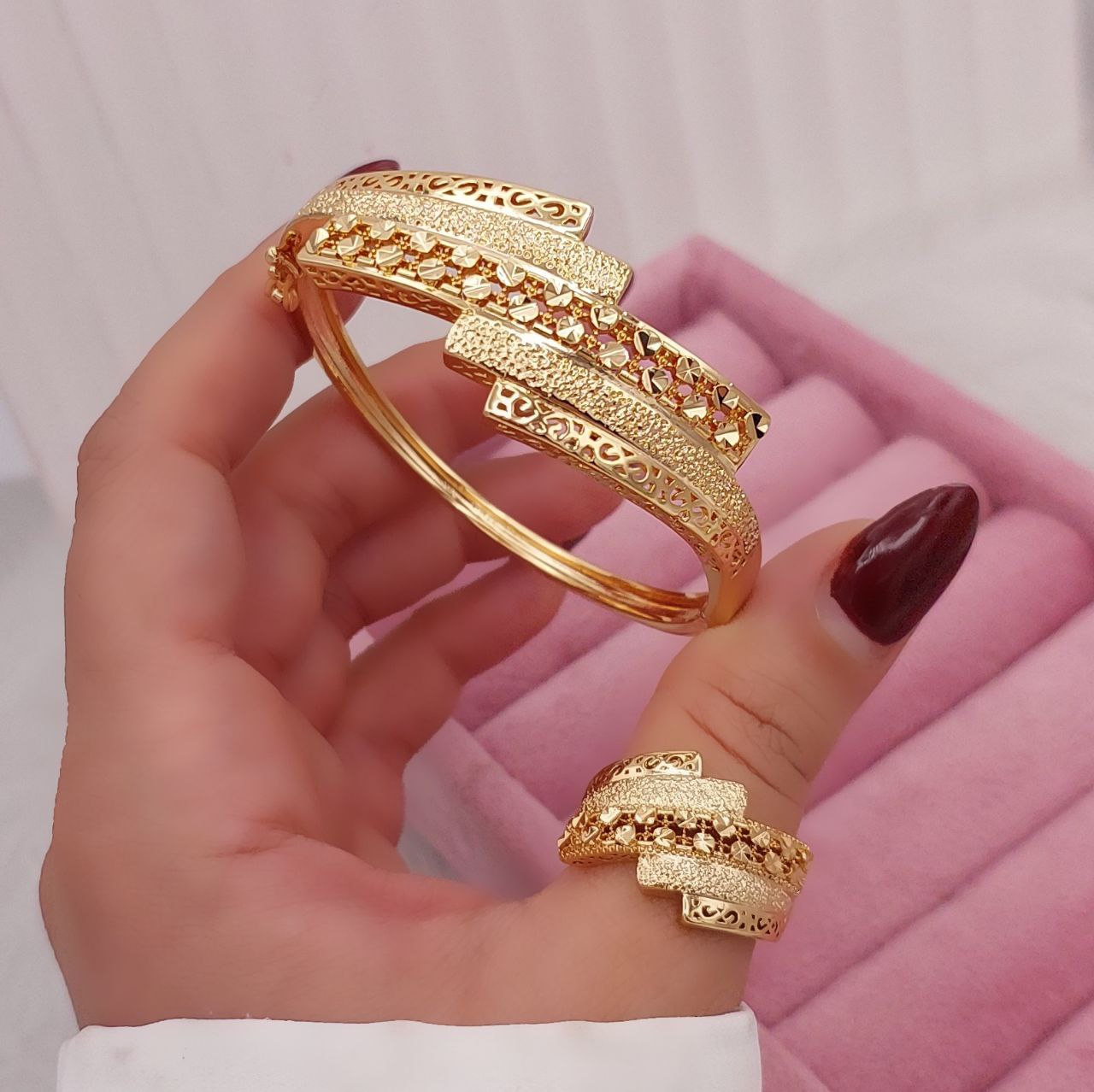 ست دستبند، انگشتر طرح طلای زنانه