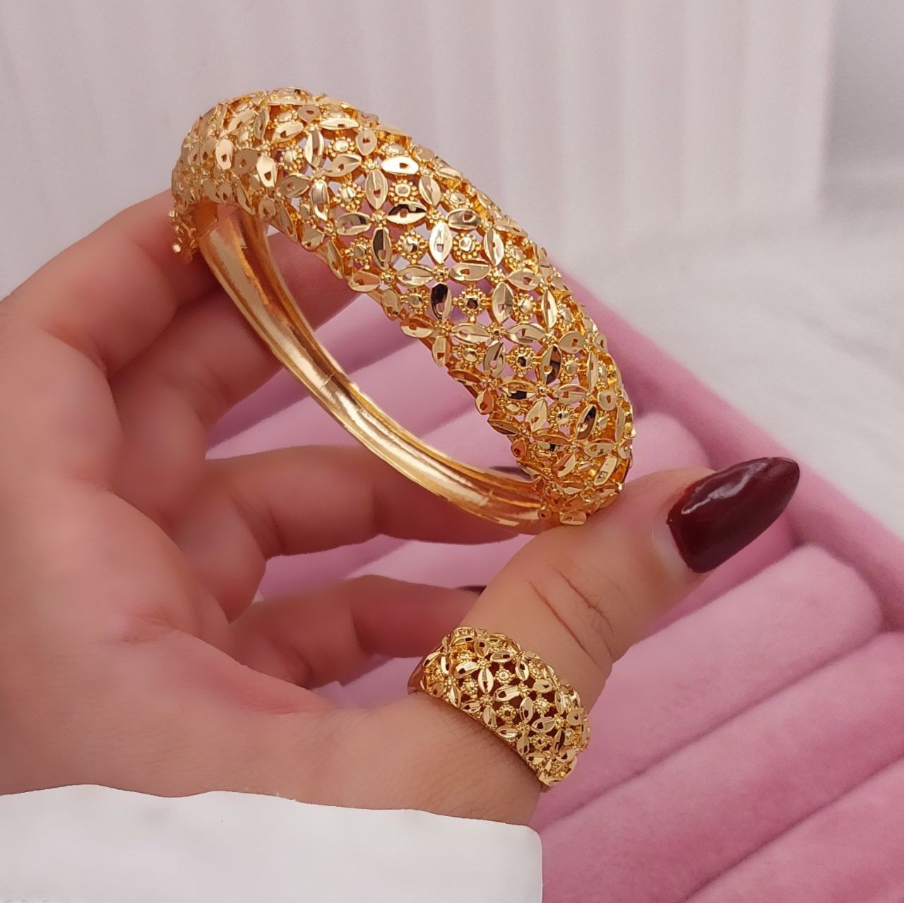 ست دستبند، انگشتر طرح طلا