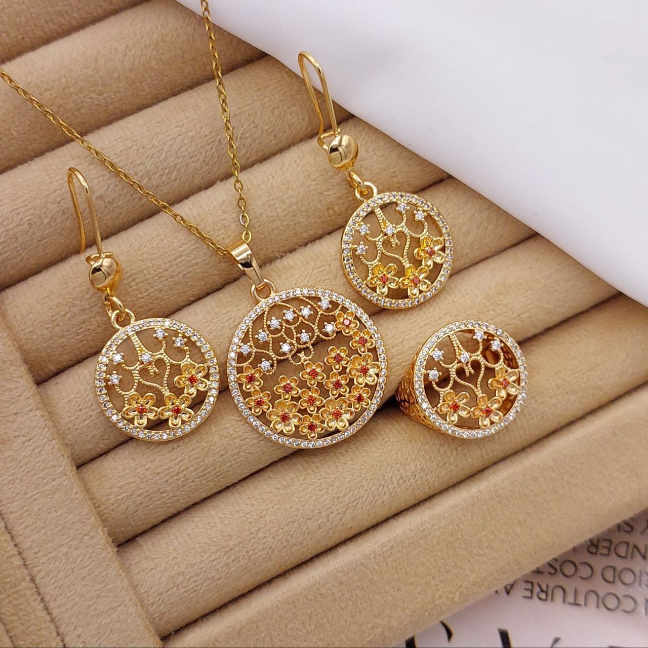 نیمست طرح طلای زنانه